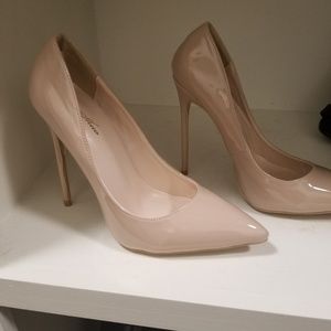 Nude heels NWOT